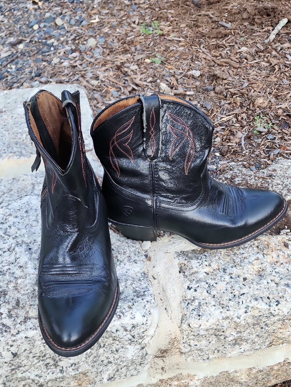 Ariat Black Leather Short Western Boots with Brown Stitching sz 7B